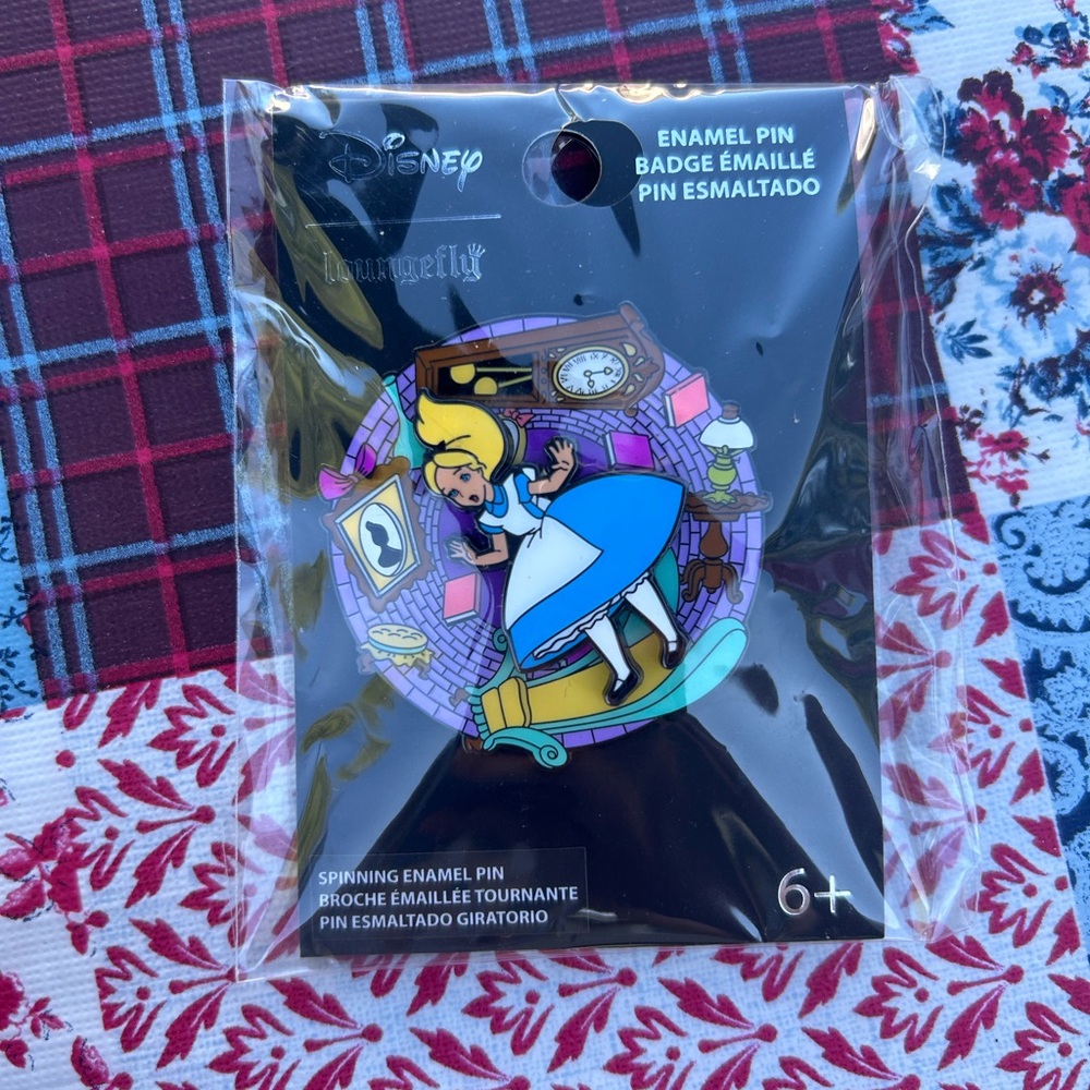 Disney Alice in Wonderland spinner  pin